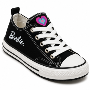sneaker noire inspirée de l'univers Barbie,
