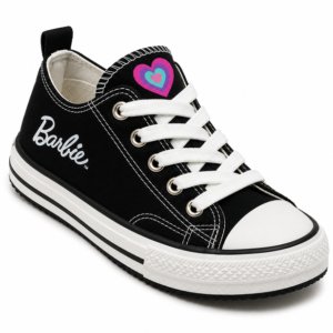 sneaker noire inspirée de l'univers Barbie,